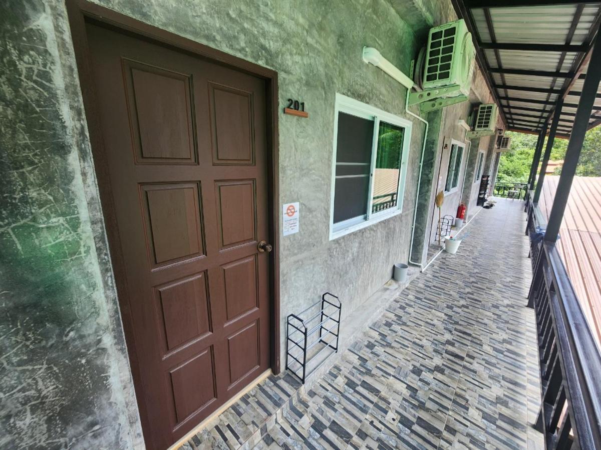 Skypearl Guesthouse & Pub Ко Тао Екстериор снимка